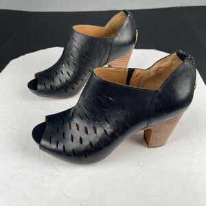 Clarks Artisan Okena Posh Womens Heels Booties Sz 8 Black Leather Laser Cut,Zip